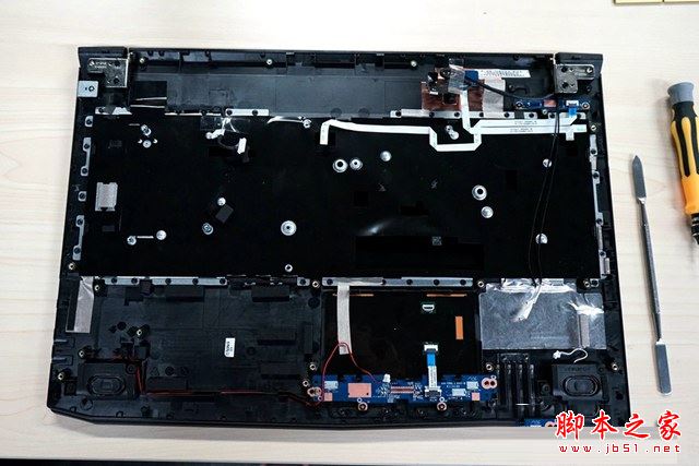 雷神911SE内部做工怎么样？雷神911SE笔记本拆机图解评测