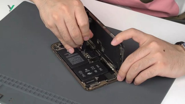 iPhone XS Max内部做工怎么样？苹果XS MAX拆解图解评测