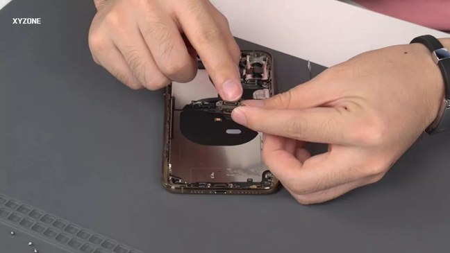 iPhone XS Max内部做工怎么样？苹果XS MAX拆解图解评测