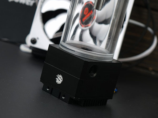 华硕GTX1080Ti海神评测