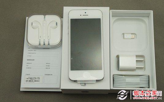 iPhone5盒内配件摆非常常整齐