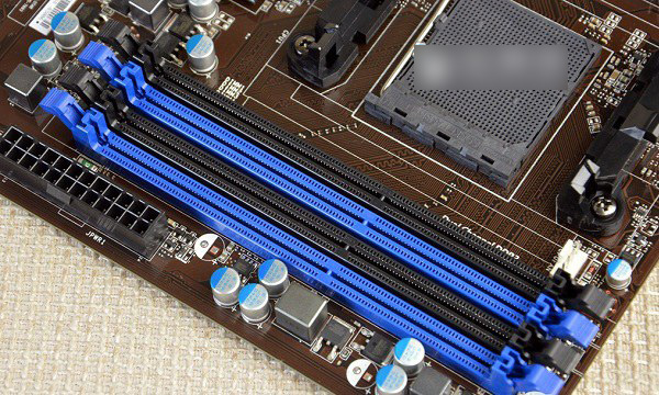 微星970A-G43主板内存插槽