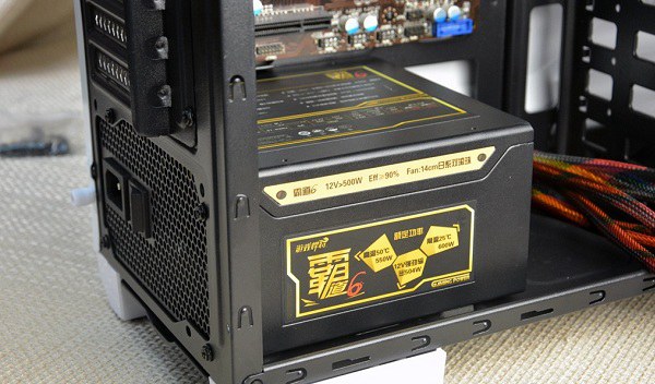 游戏悍将霸道6 R550电源安装教程