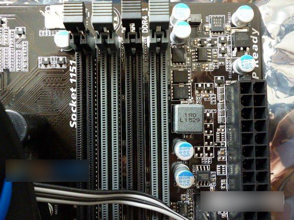 六代i3 6100装机教程：内存与主板安装图解