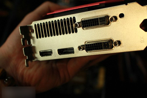 铭瑄GTX960显卡扩展接口丰富