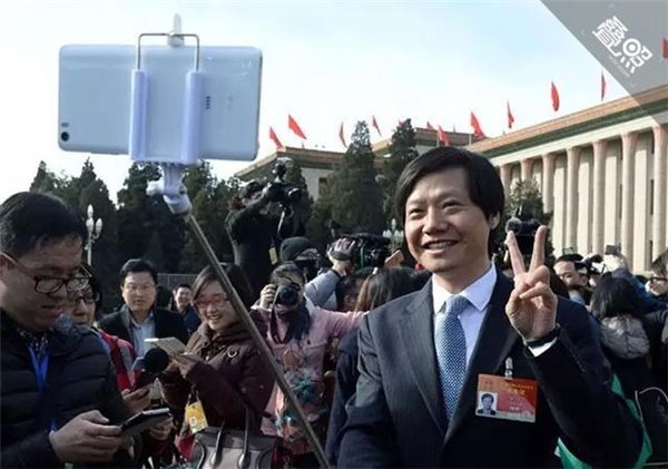 火起来的名人同款：马云彩虹毛衣爆红！