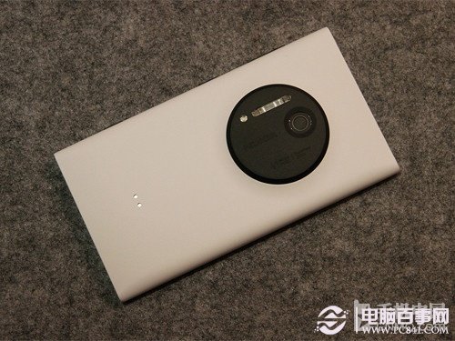 Lumia 1020手机外观