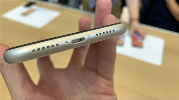 iPhone11值得购买吗？iPhone11拍照配置续航全方位深度评测