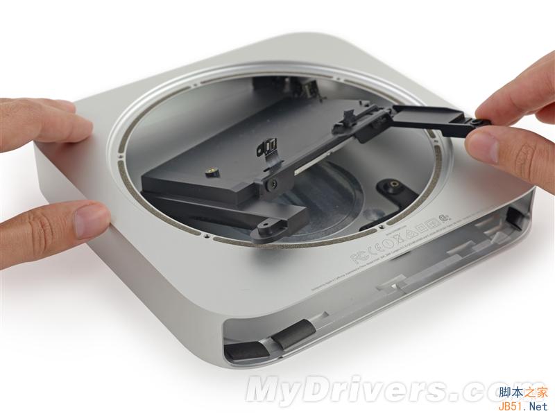 新版Mac mini详细拆解：苹果就不让你升级