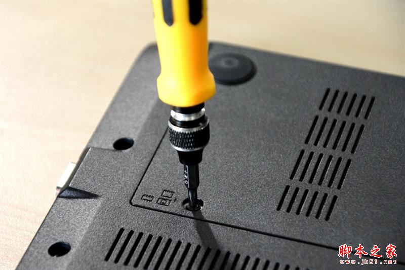 联想ThinkPad E570 GTX怎么拆机？联想ThinkPad E570 GTX拆解评测图解