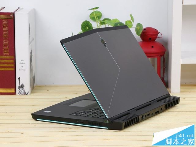 Alienware 15 2017值得买吗？戴尔Alienware 15 2017全面详细评测图解