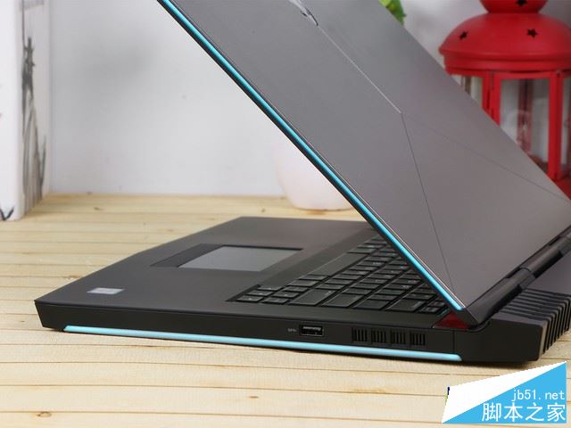 Alienware 15 2017值得买吗？戴尔Alienware 15 2017全面详细评测图解