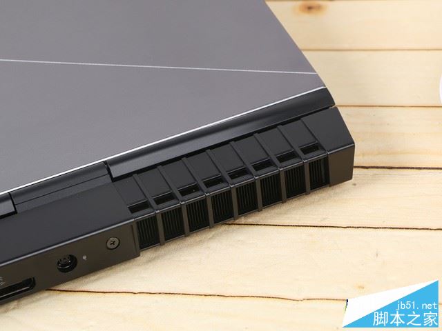 Alienware 15 2017值得买吗？戴尔Alienware 15 2017全面详细评测图解