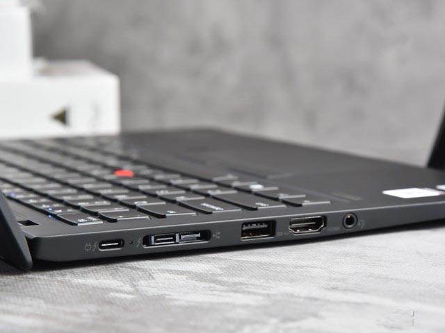 机身A面材质竟与火箭同源  ThinkPad X1 Carbon 2020试用体验 