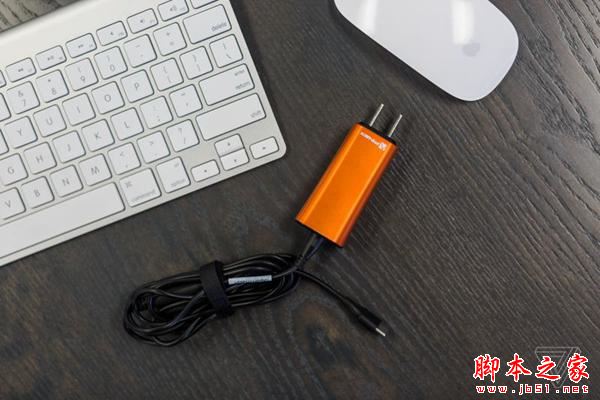 FINsix笔记本电源附带USB-C接口