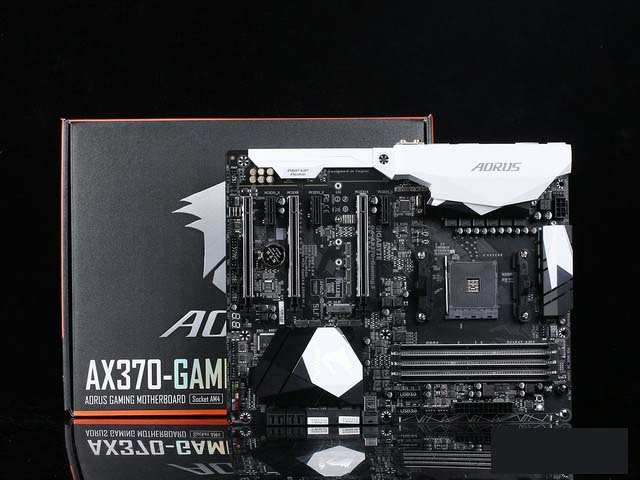 专为Ryzen打造 技嘉AX370-GAMING 5亮相 