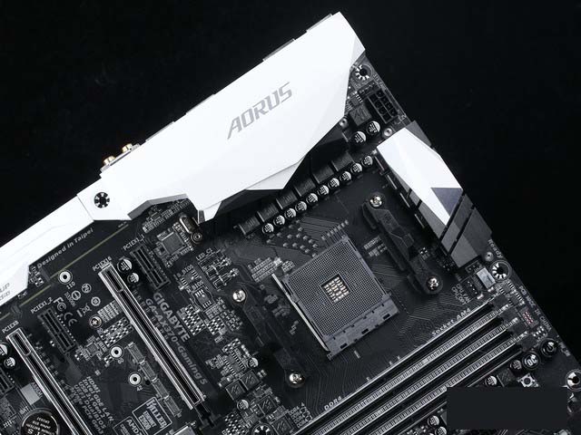 专为Ryzen打造 技嘉AX370-GAMING 5亮相 
