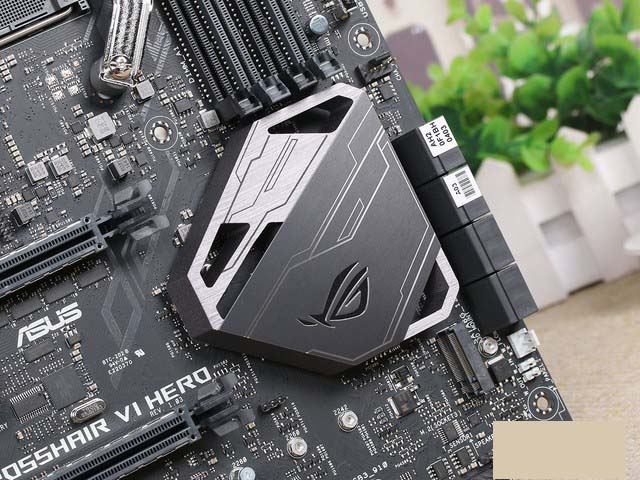 久违的CROSSHAIR 华硕C6H主板正式发布 