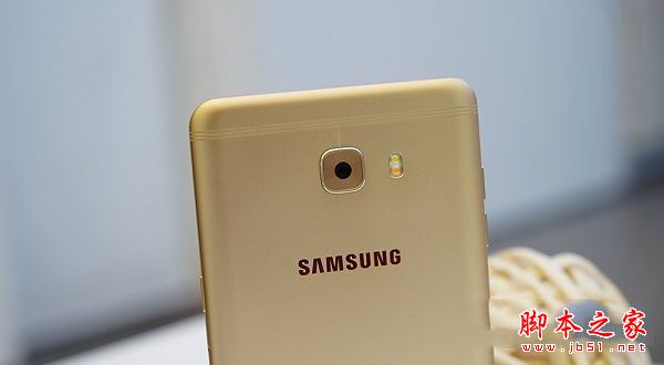 微缝天线设计 三星C9 Pro真机图赏