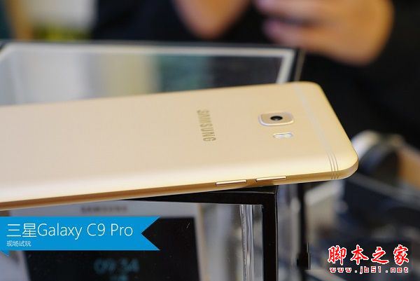 微缝天线设计 三星C9 Pro真机图赏