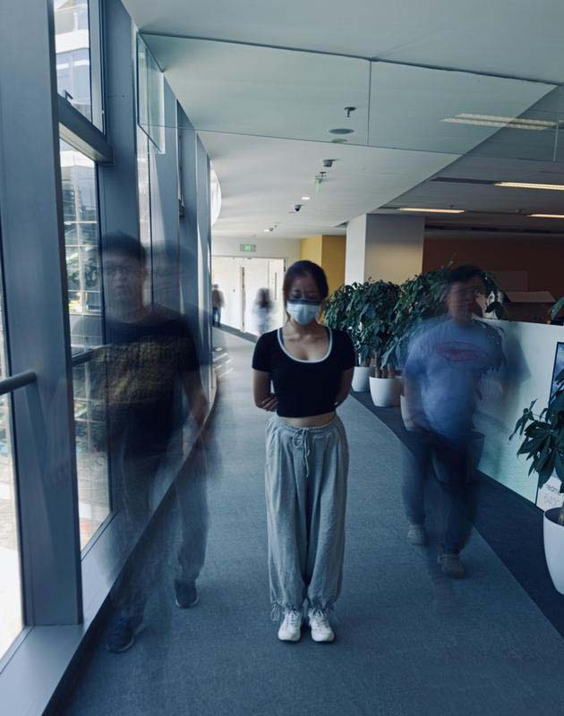 穿梭人群效果示意。这六种模式都是不同程度的长曝光。