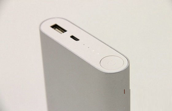 小米移动电源顶部外观