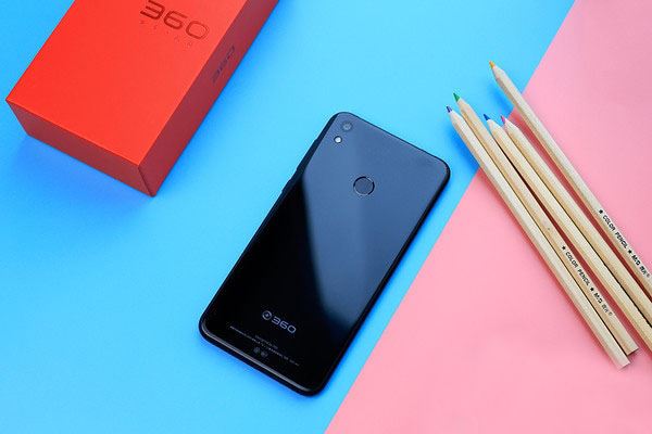 坚果Pro2和360手机N5S哪个好？360 N5S和坚果Pro2配置外观拍照性能对比深度评测
