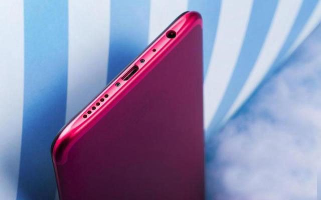 坚果Pro2和OPPO R11s哪个好？OPPO R11s与坚果Pro2外观拍照性能全面对比评测