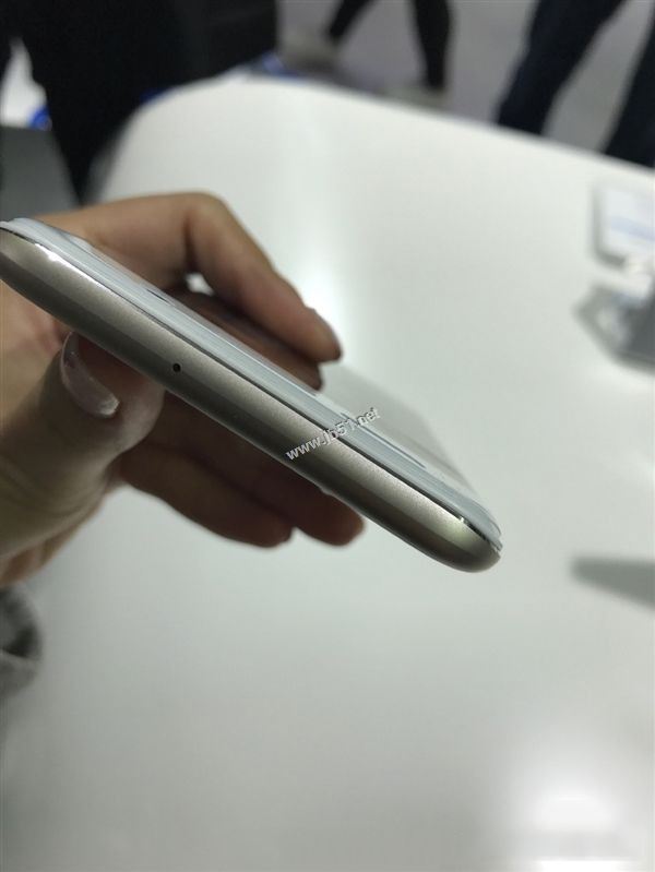 vivoX20和xplay6哪个值得买？vivoxplay6与VIVO X20详细区别对比评测