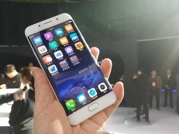 vivoX20和xplay6哪个值得买？vivoxplay6与VIVO X20详细区别对比评测