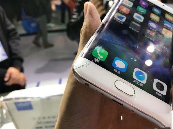 vivoX20和xplay6哪个值得买？vivoxplay6与VIVO X20详细区别对比评测