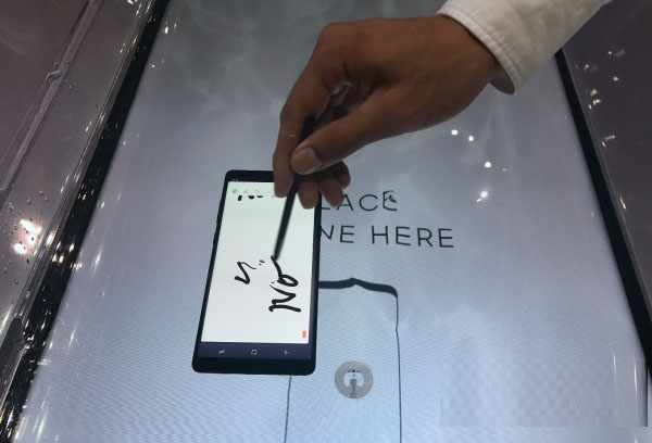 iPhone8 Plus和三星Note8哪个值得买？三星Note8与苹果8plus全面区别对比评测
