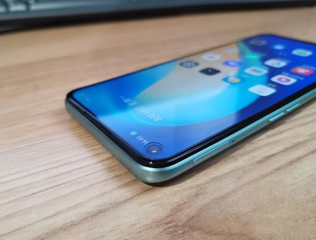 RealmeV5入手开箱：在众多笨重5G手机中，它是一股清流