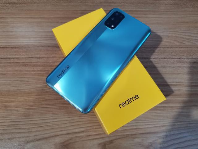 RealmeV5入手开箱：在众多笨重5G手机中，它是一股清流