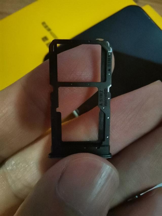 RealmeV5入手开箱：在众多笨重5G手机中，它是一股清流