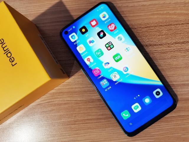 RealmeV5入手开箱：在众多笨重5G手机中，它是一股清流