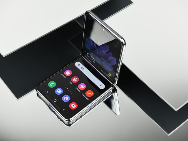 三星折叠屏Z Flip 5G上手 感受富豪的滋味 