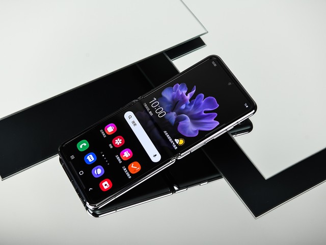 三星折叠屏Z Flip 5G上手 感受富豪的滋味 