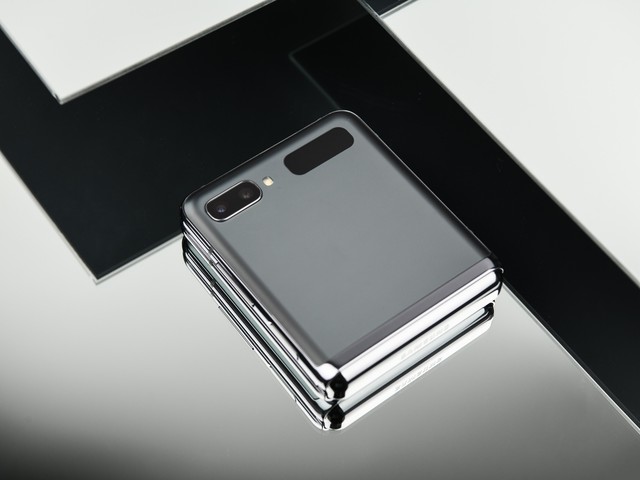 三星折叠屏Z Flip 5G上手 感受富豪的滋味 