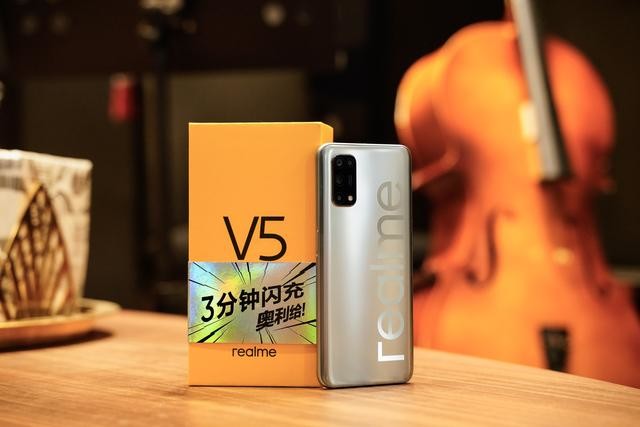 realme V5评测：潮美外观，最便宜的5G长续航手机