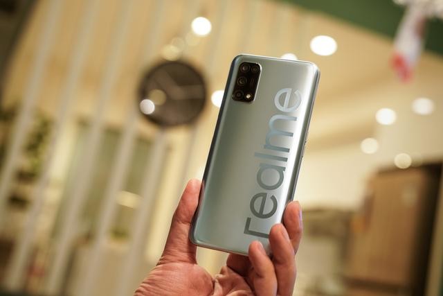 realme V5评测：潮美外观，最便宜的5G长续航手机