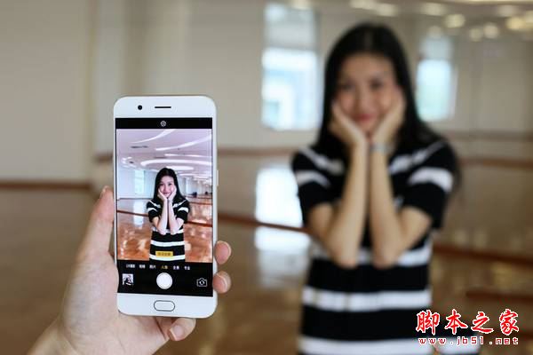 OPPOR11值不值得买？OPPOR11拍照/外观/性能/系统详细评测图解