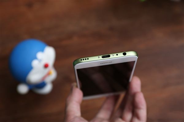 OPPOR11和华为nova2哪个好？华为nova2与OPPOR11区别对比详细评测