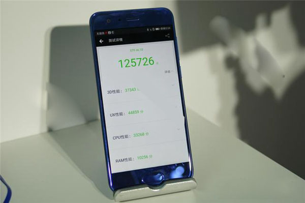 荣耀9和OPPO R11性能哪个好？安兔兔跑分对比