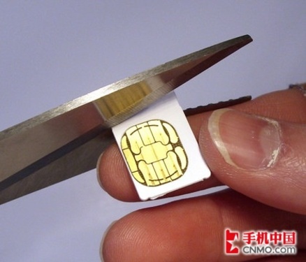 iPhone 4不杯具SIM卡剪卡制作原理教程