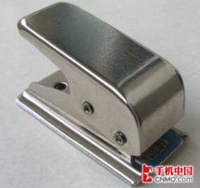 iPhone 4不杯具SIM卡剪卡制作原理教程