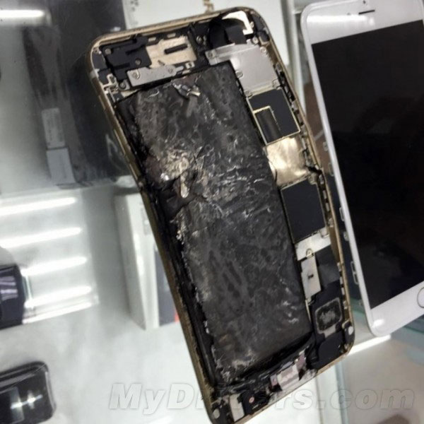 iPhone 6 Plus充电时爆炸：太惨了