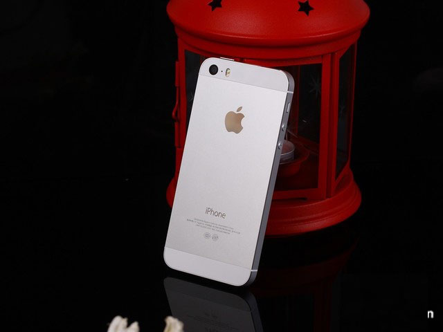 购机送大电源 苹果iPhone 5s火热促销中 