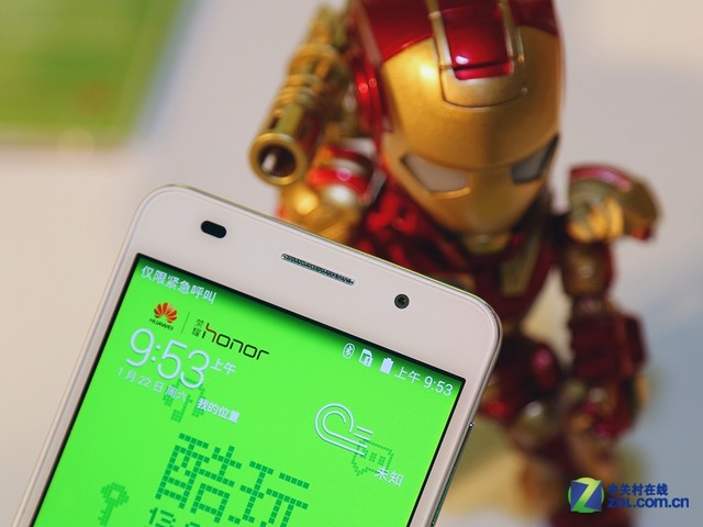 与荣耀畅玩4一起，此次发布会还带来了销量已累计200万部的荣耀6的限量版本——至尊版