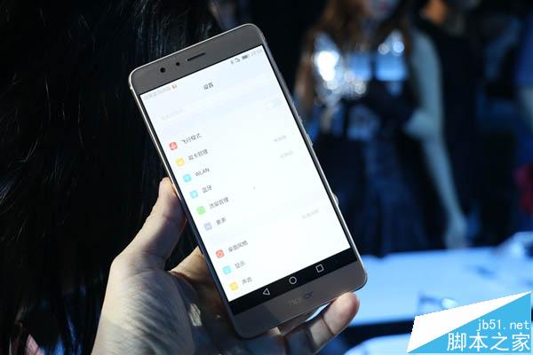 华为荣耀8首曝光：比V8更漂亮！